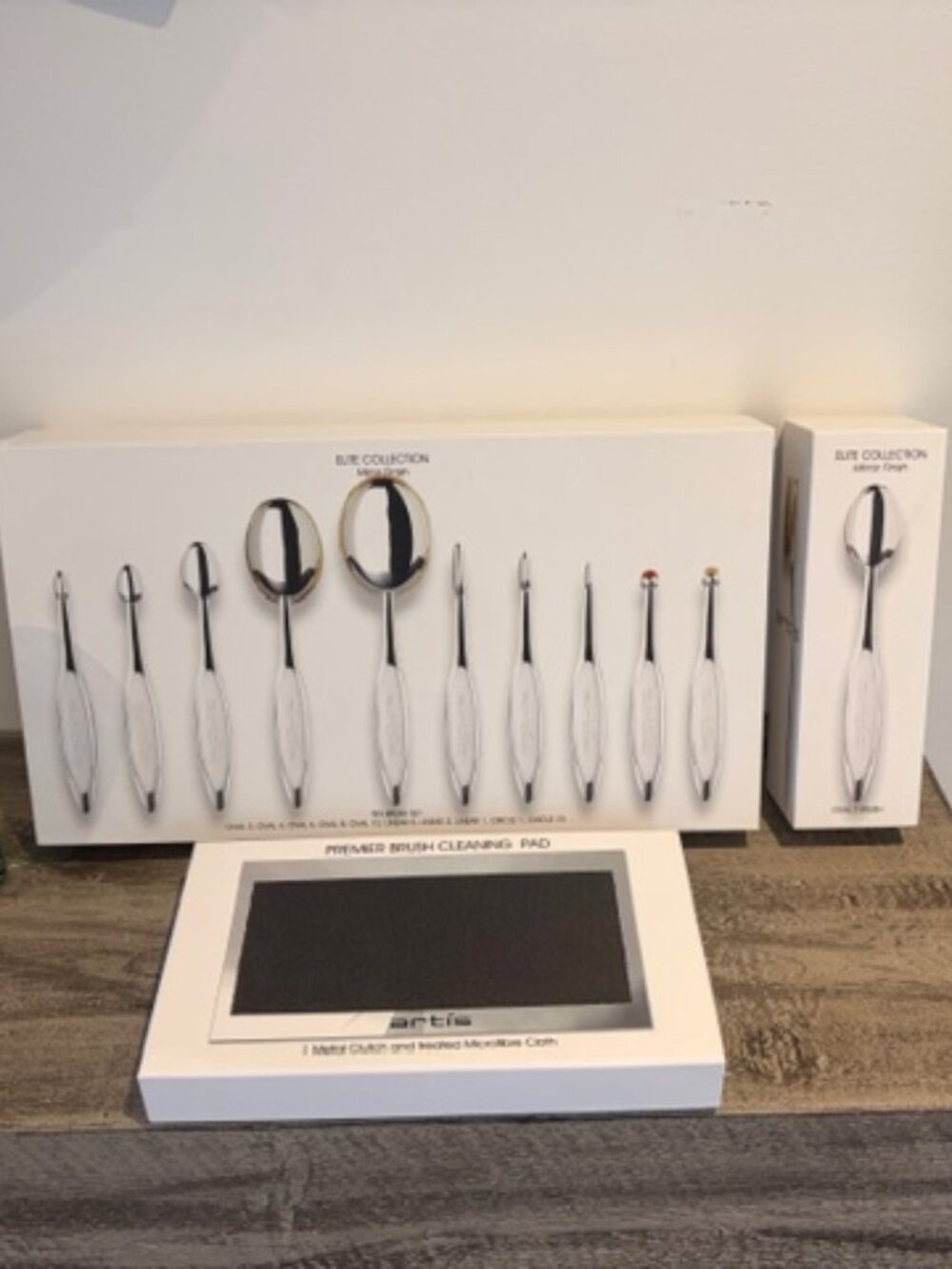 Artis Elite 11 Luxury Makeup Brushes + Premier Cleaning Pad – NEW